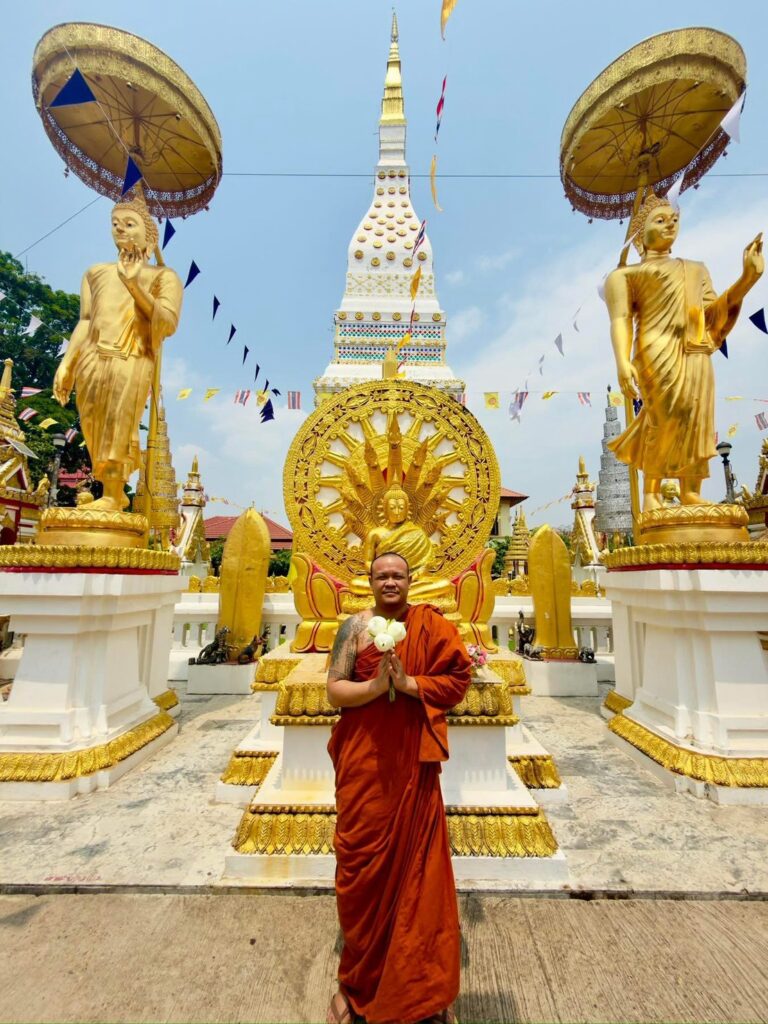 จาริกไหว้ 11 พระธาตุ ภายใน 1 วัน ณ จังหวัดนครพนมและจังหวัดสกลนคร
